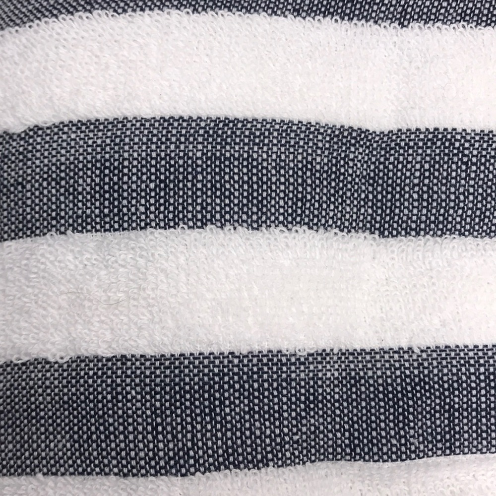 NWT Trust The Magic Large Beach Towel - Picture 5 of 8